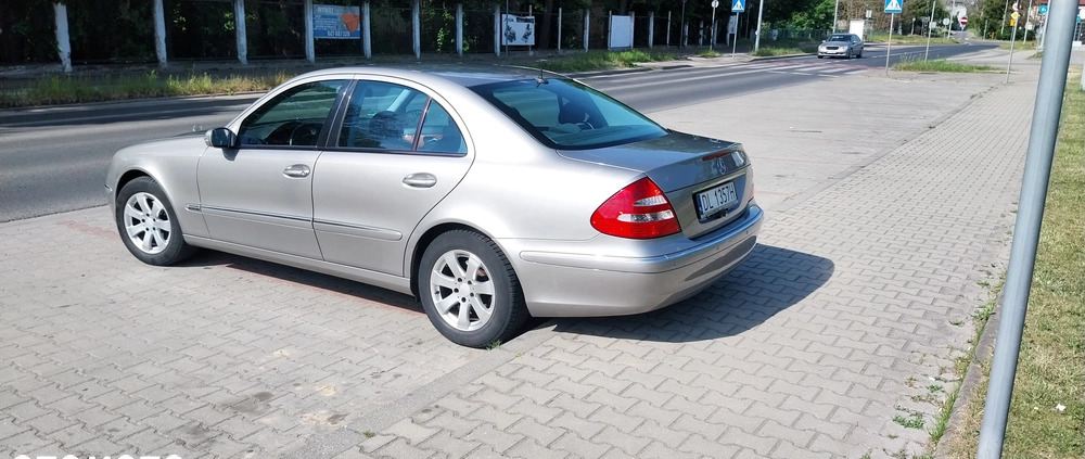 Mercedes-Benz Klasa E cena 25500 przebieg: 118580, rok produkcji 2003 z Legnica małe 67